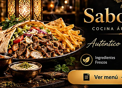 Plato de shawarma con papas y acompañamientos